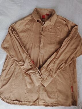 Classic Men's Casual Button-Down Shirt in Tan